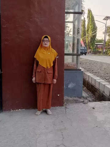 Isbandiyah, S. Pd